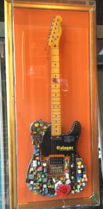 Blogger vis a vis im Hard Rock Cafe Köln Gitarre