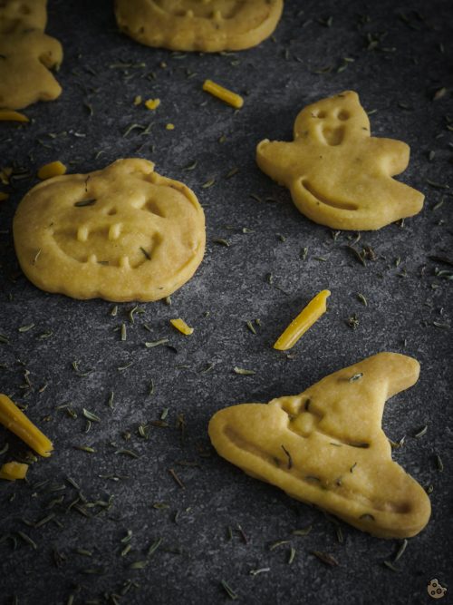 Herzhafte Käse Knoblauch Kekse zu Halloween von Keksstaub