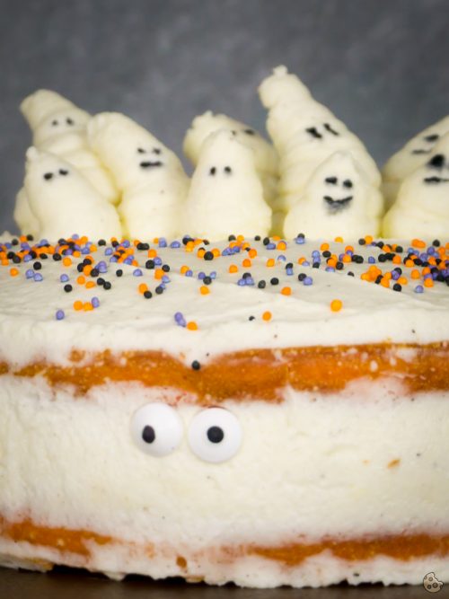 Kürbis Torte mit Geisterbesuch zu Halloween von Keksstaub