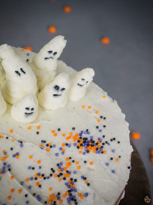 Kürbis Torte mit Geisterbesuch zu Halloween von Keksstaub